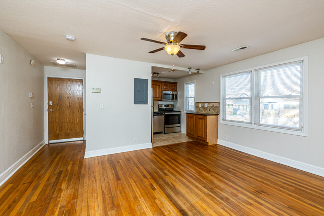 Westport Manor Apartments in Kansas City, MO - Foto de edificio - Interior Photo