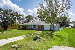 4419 102nd St W in Bradenton, FL - Building Photo