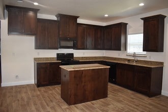 1213 Hemphill St in Greenville, TX - Building Photo - Building Photo