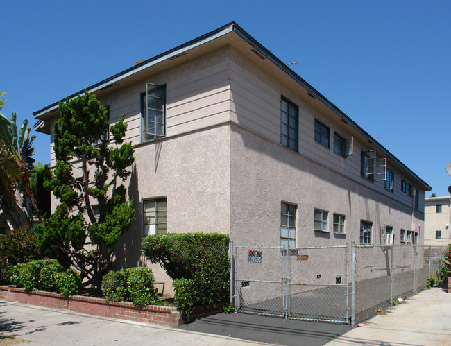 11061 Venice Blvd in Los Angeles, CA - Building Photo - Building Photo