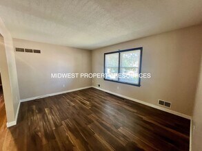 1300 NW 6th Terrace in Blue Springs, MO - Building Photo - Building Photo