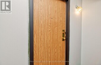 4205 Shipp Dr in Mississauga, ON - Building Photo - Building Photo