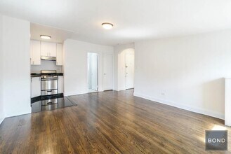 35 W 8th St in New York, NY - Building Photo - Building Photo