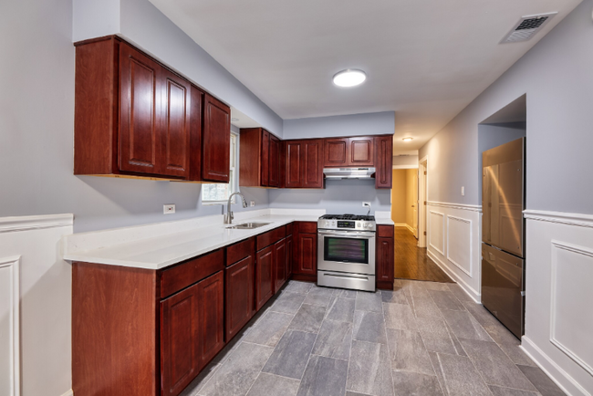 7835 S Essex Ave in Chicago, IL - Building Photo - Building Photo