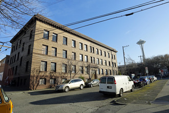 Avalon Apartments in Seattle, WA - Building Photo - Building Photo