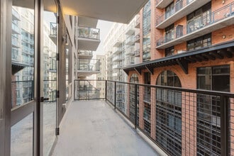 148 1st St in Jersey City, NJ - Foto de edificio - Building Photo