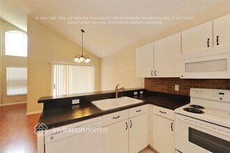 4802 Woodmere Rd in Land O Lakes, FL - Foto de edificio - Building Photo