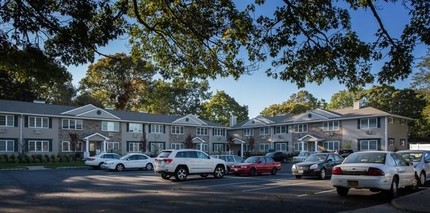 Fairfield Plaza West At West Sayville in West Sayville, NY - Building Photo - Building Photo