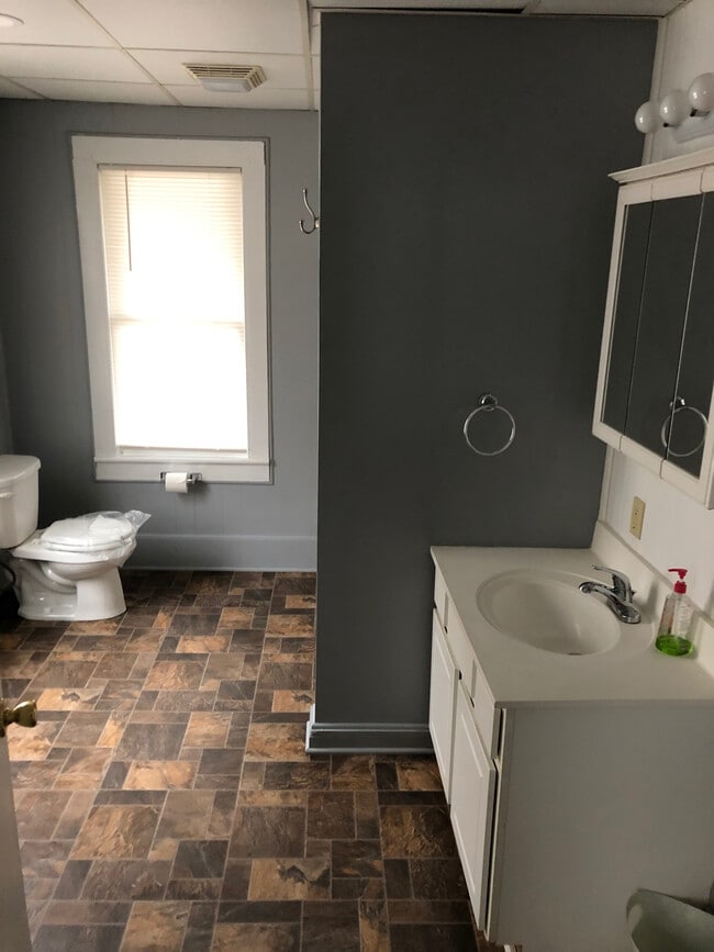 property at 1186 W Main St