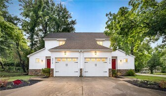 574 S Sang Ave in Fayetteville, AR - Building Photo