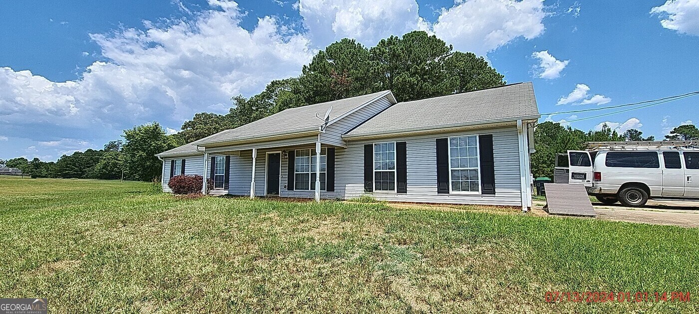 311 Snapping Shoals Rd in Mcdonough, GA - Foto de edificio