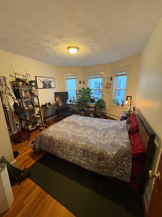 28 Adrian St, Unit 2 in Somerville, MA - Building Photo