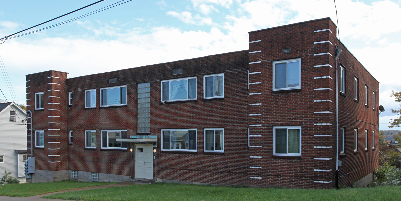 Barron Hall in McKeesport, PA - Building Photo