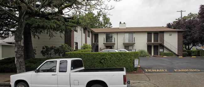 4911-4929 SE Sherman St in Portland, OR - Building Photo - Building Photo