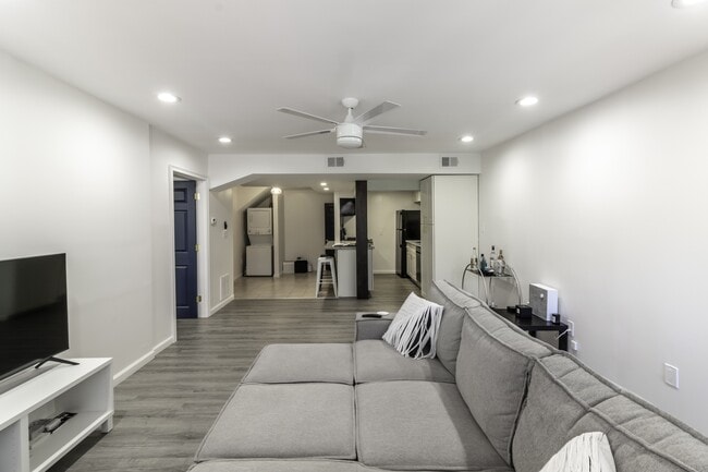 916 Highview St in Pittsburgh, PA - Building Photo - Building Photo