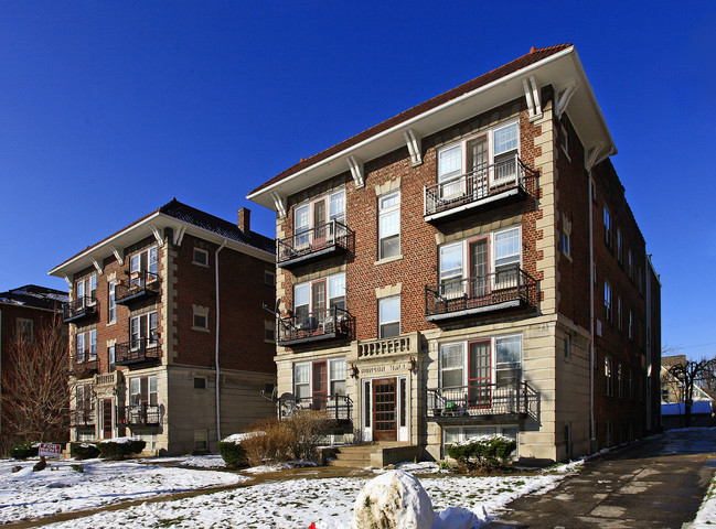 Monson Hall in Cleveland Heights, OH - Foto de edificio - Building Photo