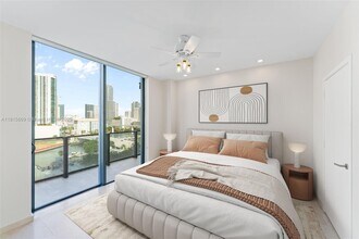 88 SW 7th St in Miami, FL - Building Photo - Building Photo
