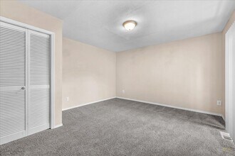 14995 SW Daphne Ct in Beaverton, OR - Foto de edificio - Building Photo