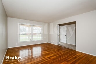 2718 Westminster Dr in Florissant, MO - Foto de edificio - Building Photo