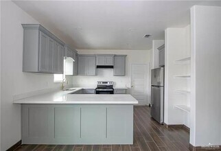 18 W Sandlewood St in Edinburg, TX - Building Photo - Building Photo