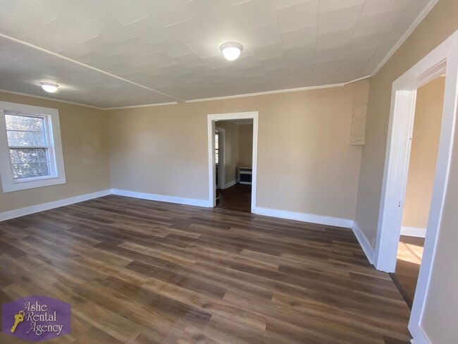 303 Burkett Ave in West Jefferson, NC - Building Photo - Building Photo