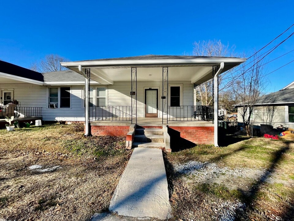 105 Summit St in Gastonia, NC - Building Photo