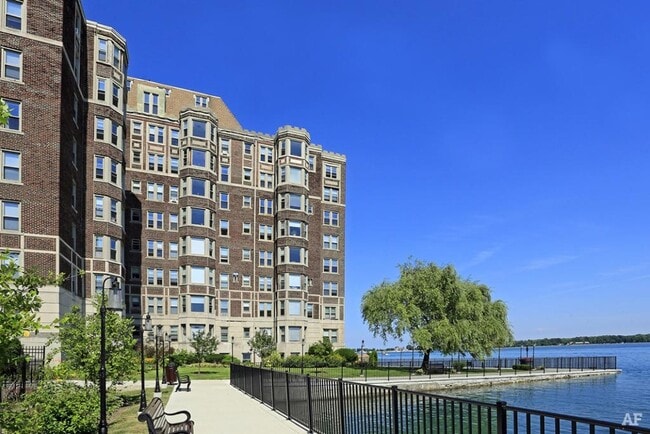 Alden Towers in Detroit, MI - Foto de edificio - Building Photo