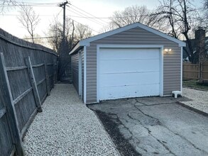 519 N Waukegan Rd in Lake Bluff, IL - Foto de edificio - Building Photo