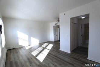 1838 Black Rock Tpke in Fairfield, CT - Building Photo - Building Photo