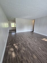 996 Brookcrest Dr in Mason, OH - Building Photo - Building Photo