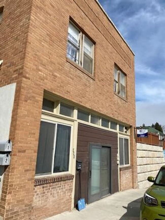 property at 640 W Main St