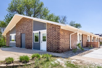 Woodland Hills Townhomes in Sioux City, IA - Foto de edificio - Building Photo