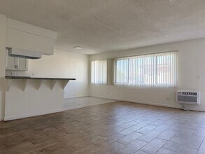 9011 Columbus Ave in Los Angeles, CA - Building Photo - Building Photo