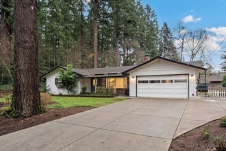 19032 Kristi Way in Lake Oswego, OR - Building Photo - Building Photo