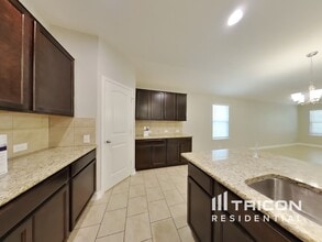 6011 Red Rose in San Antonio, TX - Building Photo - Building Photo