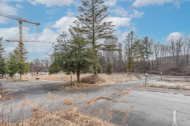 Arbor Row I in McLean, VA - Building Photo - Building Photo