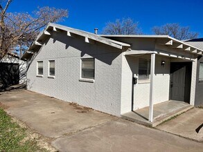 1720 27th St-Unit -A in Lubbock, TX - Foto de edificio - Building Photo