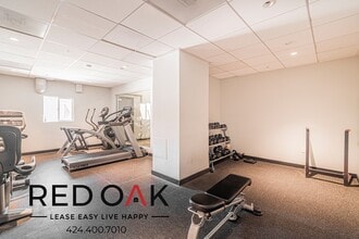 102 N Glendale Ave in Glendale, CA - Building Photo - Building Photo