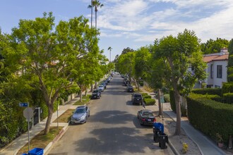 745 N Croft Ave in Los Angeles, CA - Building Photo - Building Photo