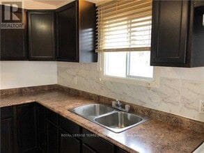 61 Cedar Dr in Toronto, ON - Building Photo - Building Photo