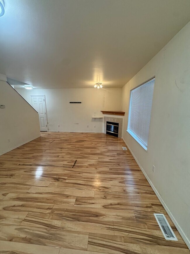 5222 Leslie St in Anchorage, AK - Building Photo - Building Photo