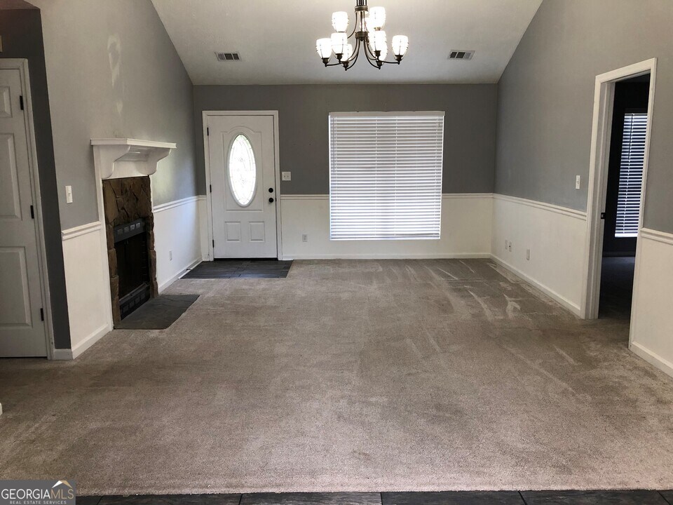 60 Ridge Dr in Senoia, GA - Building Photo