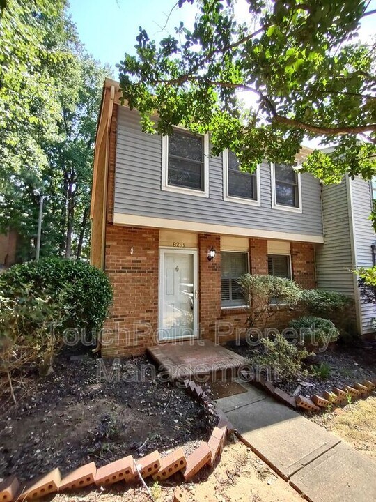 8218 Knights Bridge Rd in Charlotte, NC - Building Photo