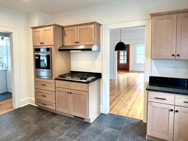 522 Stafford Ave, Unit 1