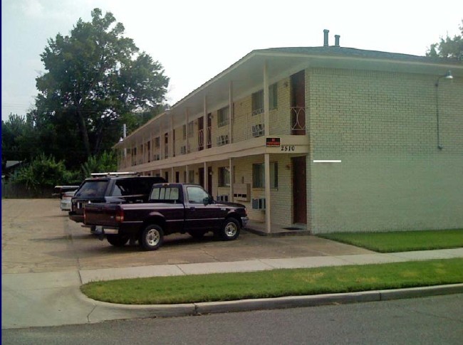 Onyx @ 7th in Tulsa, OK - Foto de edificio - Building Photo