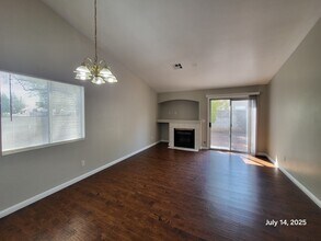 634 Holly Bush Ct in Henderson, NV - Building Photo - Building Photo