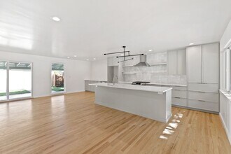 884 S Ivy St in Denver, CO - Building Photo - Building Photo