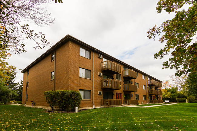 Yender Apartments in Lisle, IL - Building Photo - Building Photo