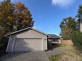 12102 NE 107th St in Kirkland, WA - Building Photo