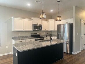 205 Buckeye Ct N in Jacksonville, NC - Building Photo - Building Photo